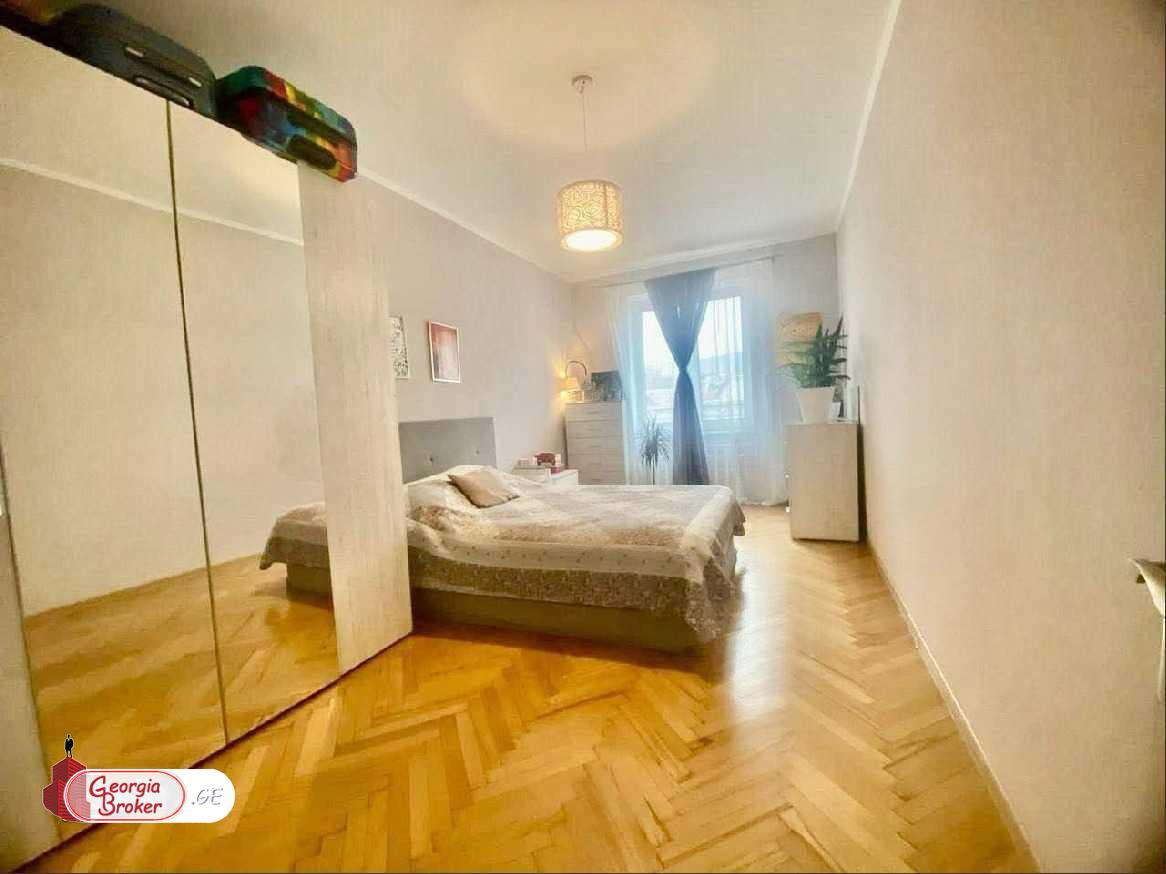 продается квартира с новым ремонтом 3-комнаты