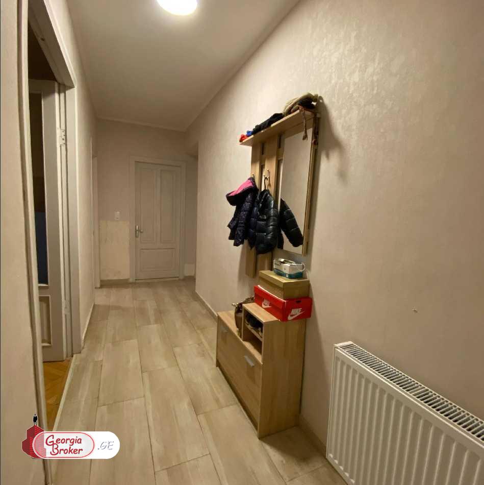 продается квартира с новым ремонтом 3-комнаты