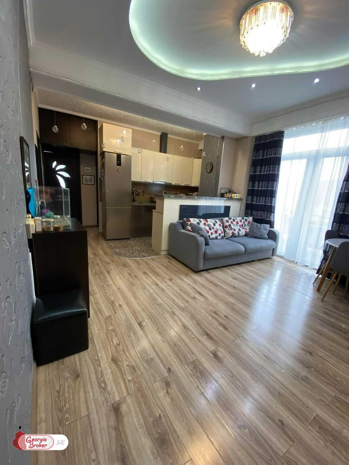 продается квартира с новым ремонтом 3-комнаты