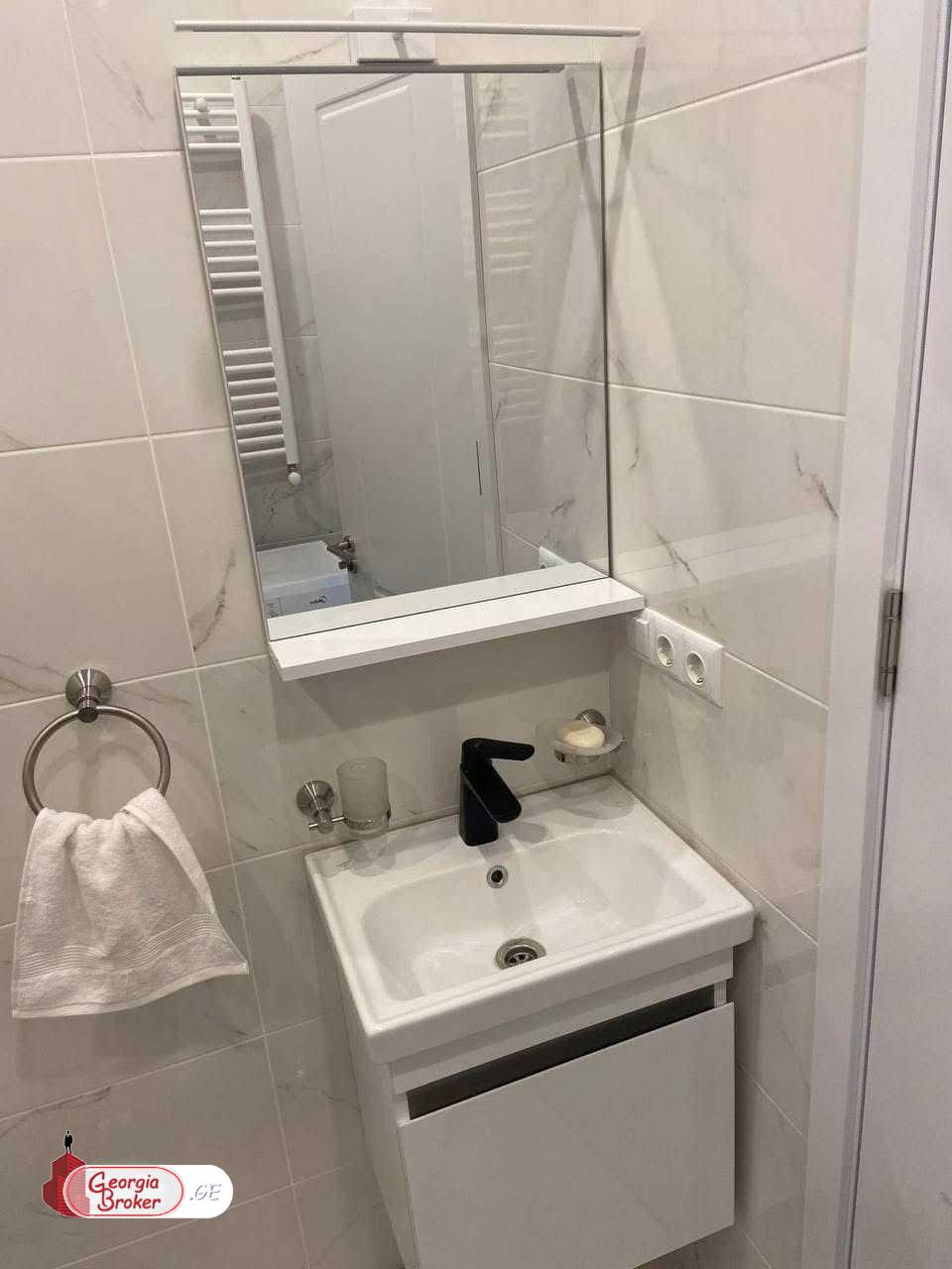 იყიდება ახალი გარემონტებული 2 ოთახიანი ბინა