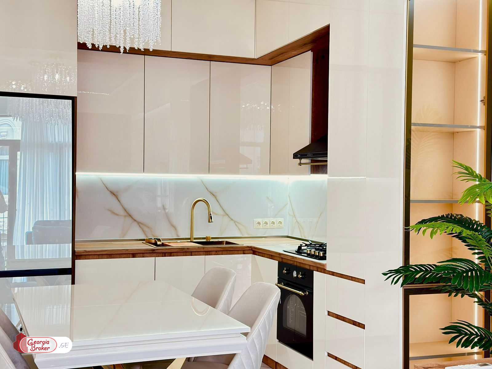 იყიდება ახალი გარემონტებული 4 ოთახიანი ბინა