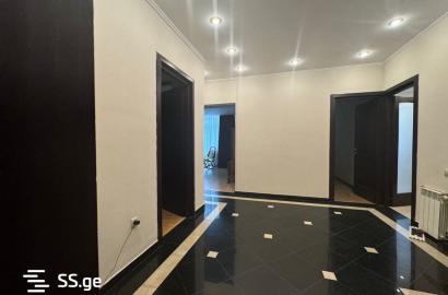 იყიდება ახალი გარემონტებული 3 ოთახიანი ბინა