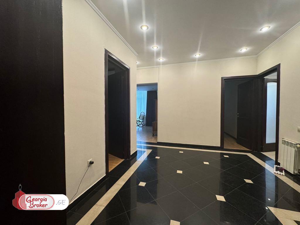 იყიდება ახალი გარემონტებული 3 ოთახიანი ბინა