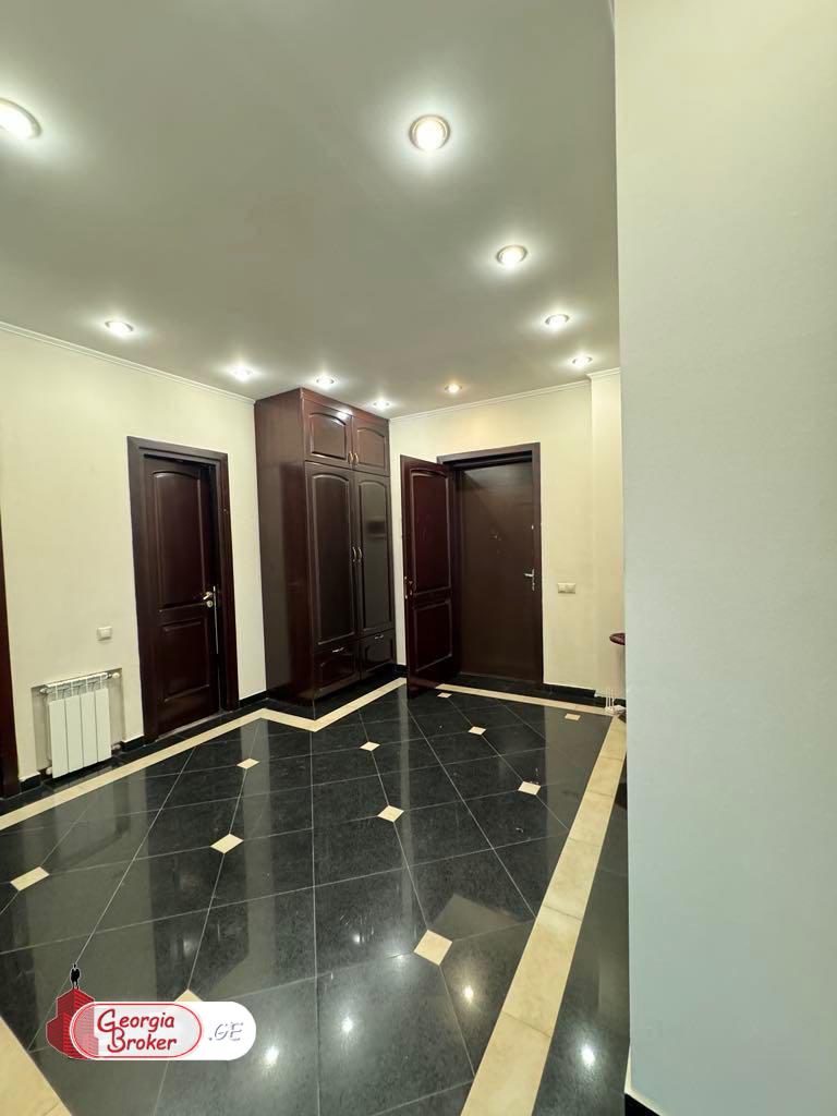იყიდება ახალი გარემონტებული 3 ოთახიანი ბინა