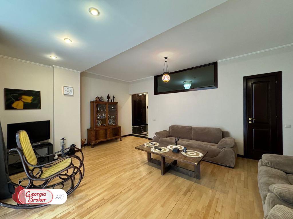 იყიდება ახალი გარემონტებული 3 ოთახიანი ბინა