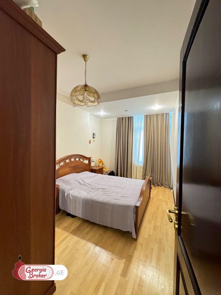 იყიდება ახალი გარემონტებული 3 ოთახიანი ბინა