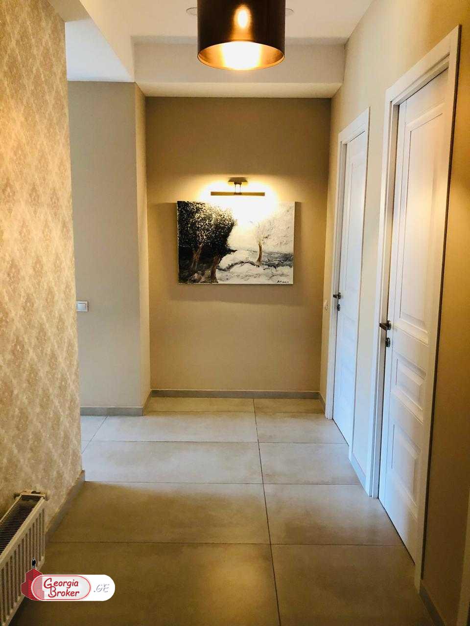 იყიდება ახალი გარემონტებული 3 ოთახიანი ბინა