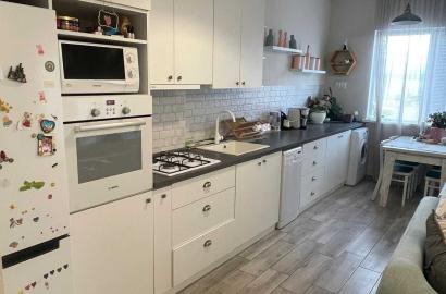 იყიდება ახალი გარემონტებული 3 ოთახიანი ბინა