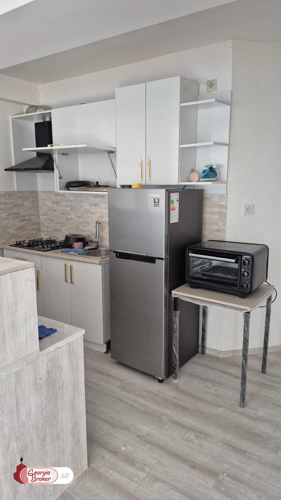 продается квартира с новым ремонтом 3-комнаты