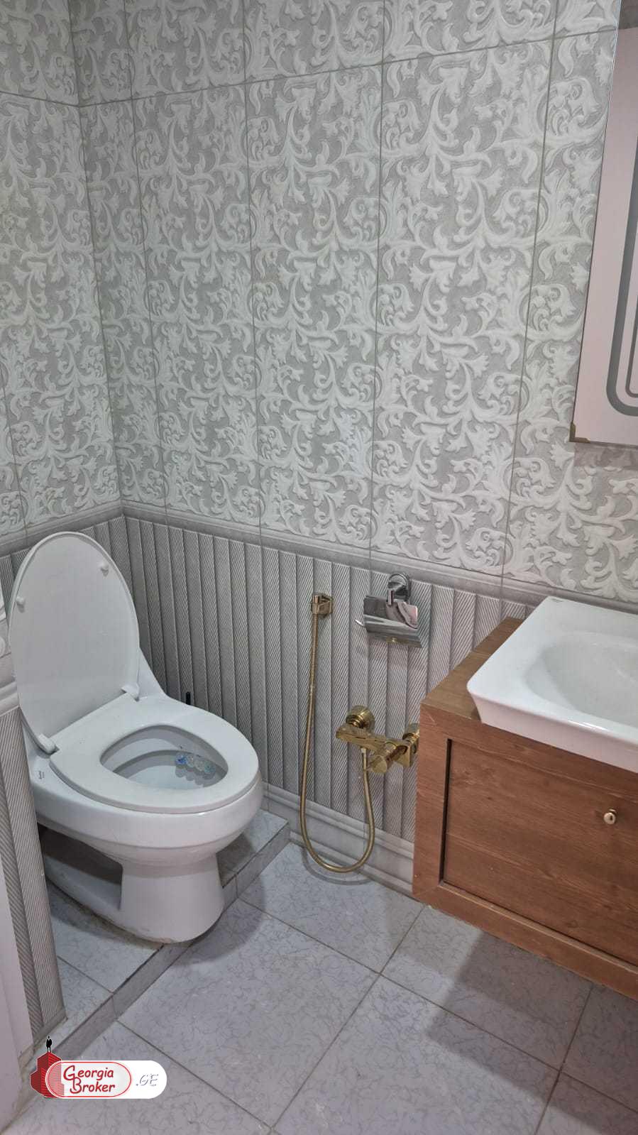 продается квартира с новым ремонтом 3-комнаты