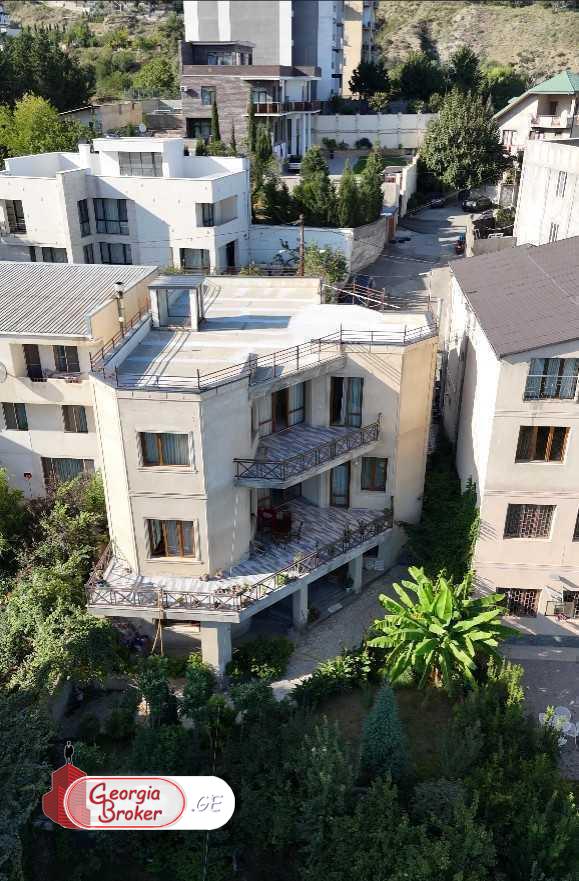 იყიდება ახალი გარემონტებული 10 ოთახიანი სახლი