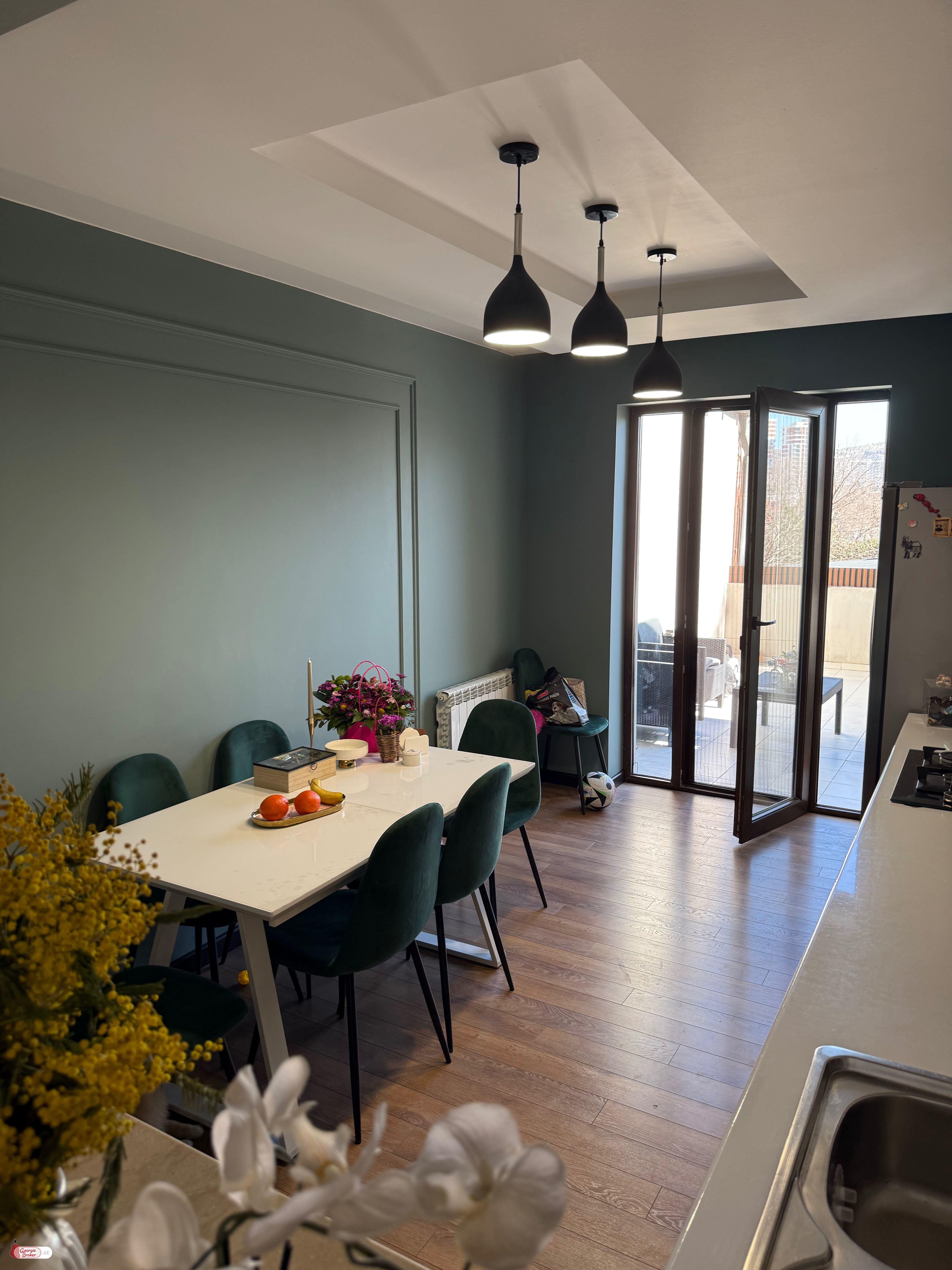 продается квартира с новым ремонтом 3-комнаты