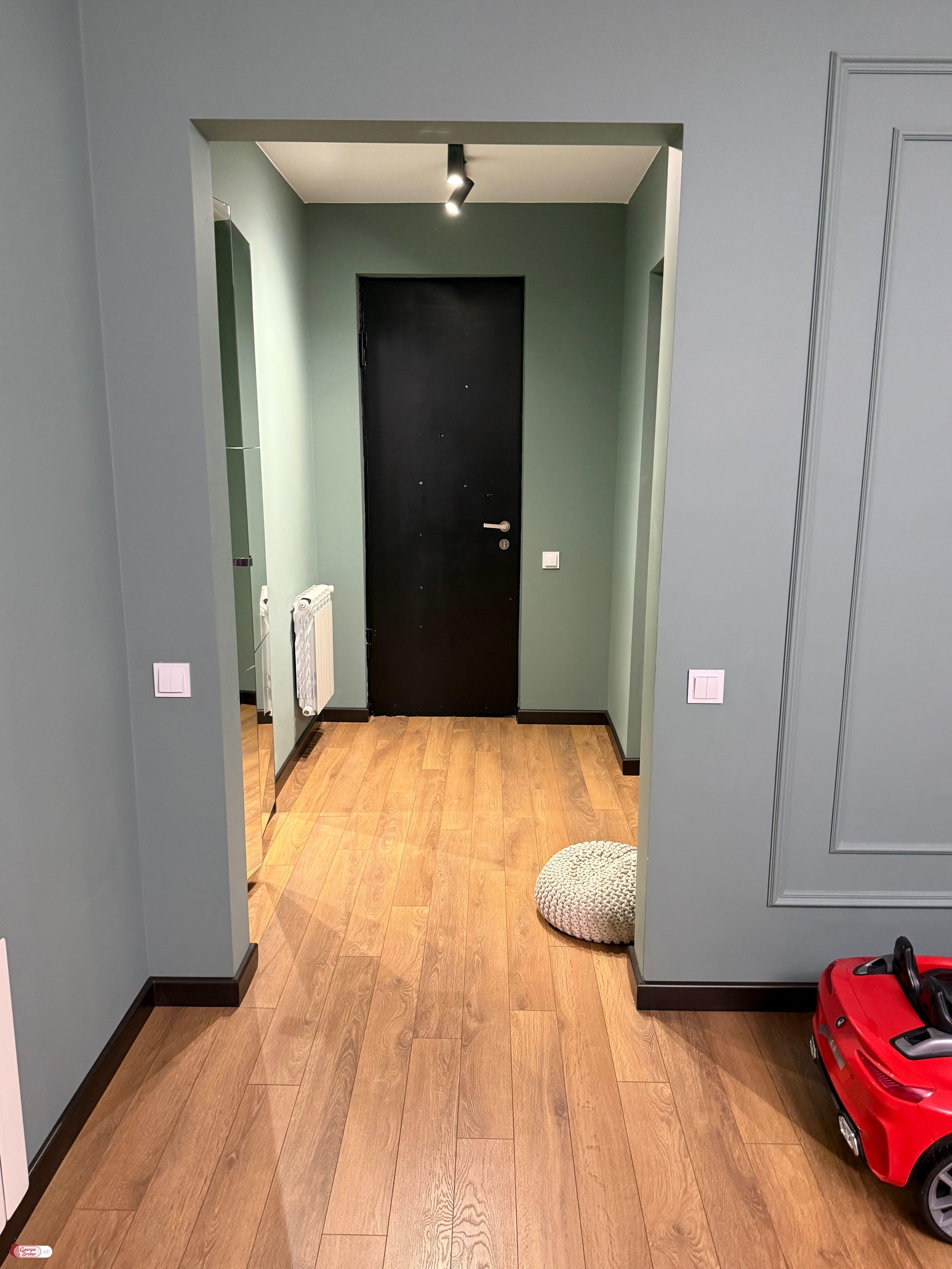 продается квартира с новым ремонтом 3-комнаты