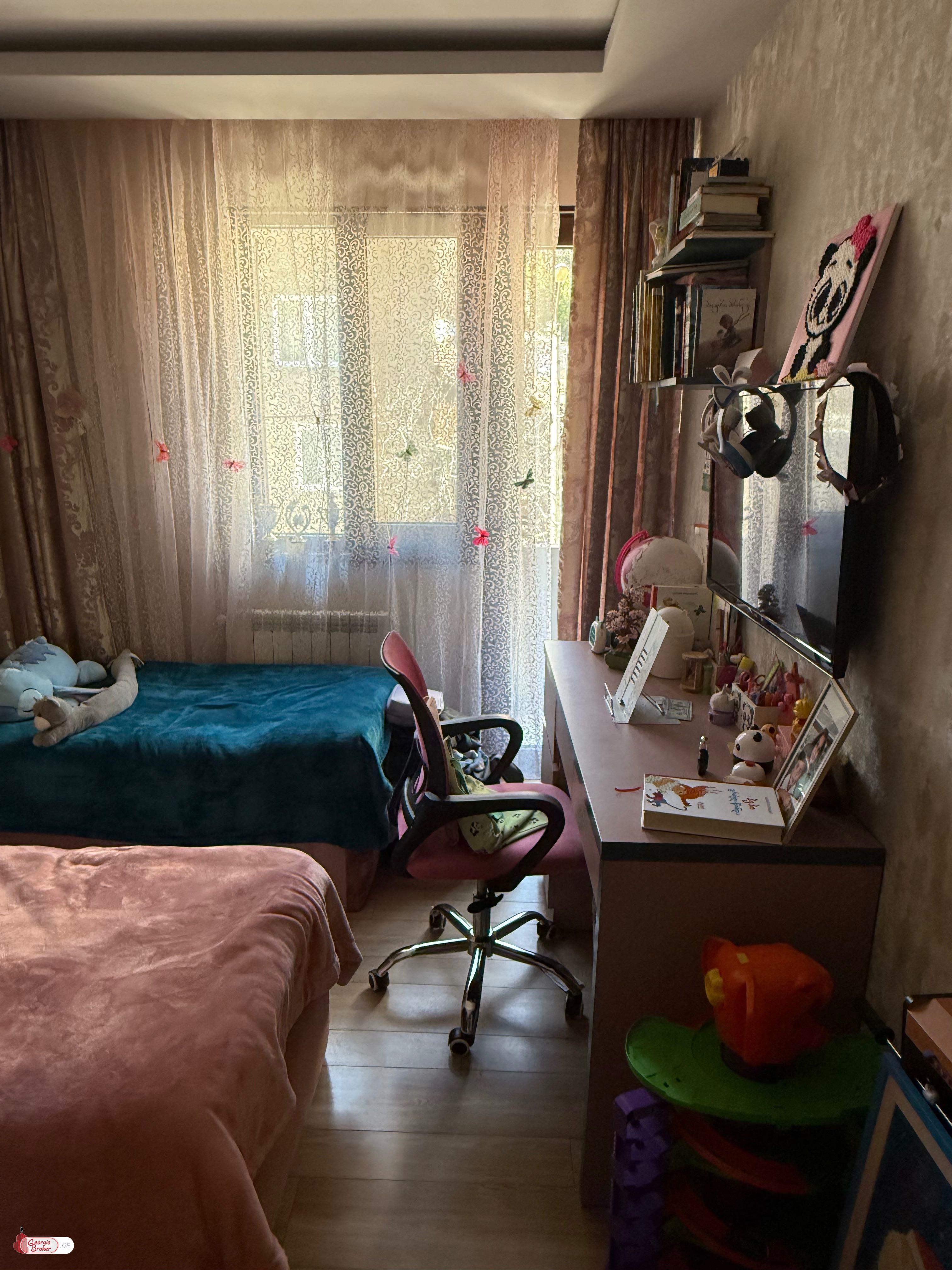 продается квартира с новым ремонтом 3-комнаты