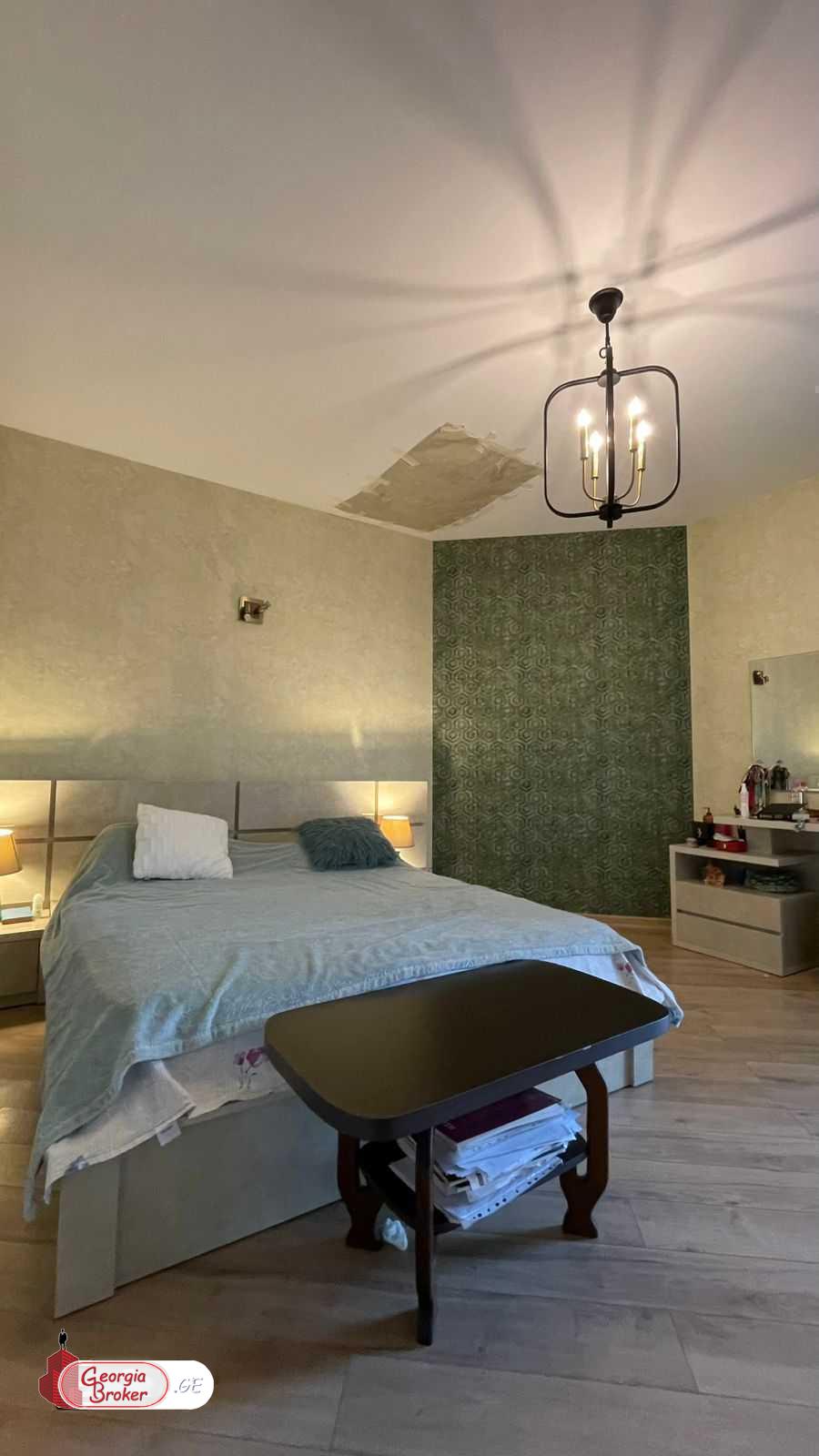 იყიდება ახალი გარემონტებული 10 ოთახიანი სახლი