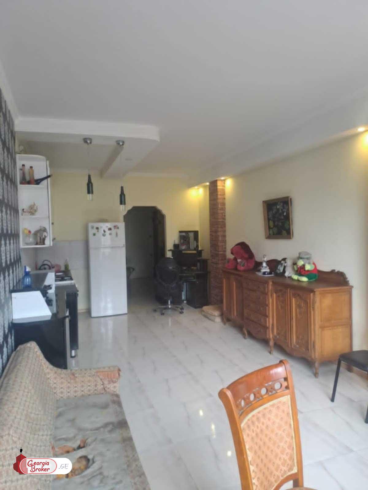 იყიდება ახალი გარემონტებული 4 ოთახიანი ბინა