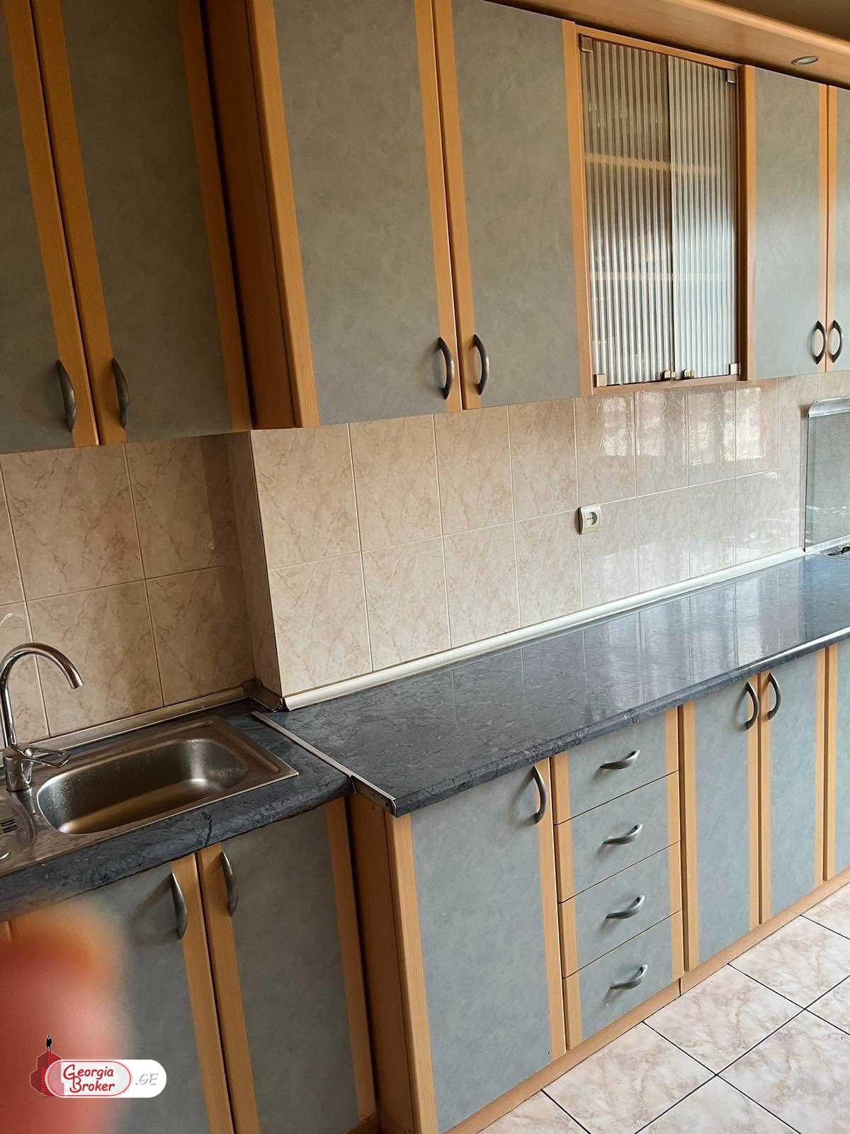 იყიდება ახალი გარემონტებული 3 ოთახიანი ბინა