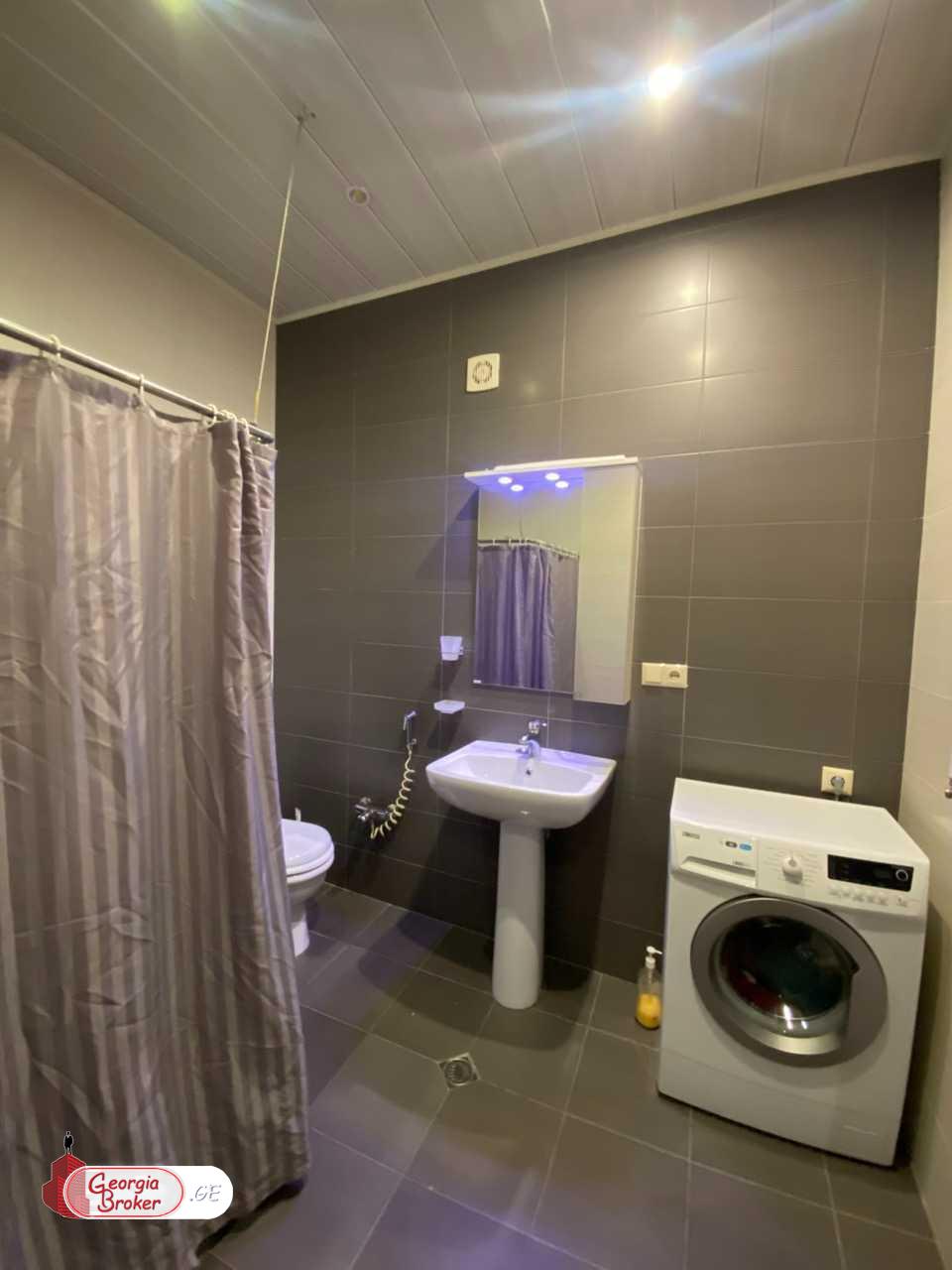 იყიდება ახალი გარემონტებული 3 ოთახიანი ბინა