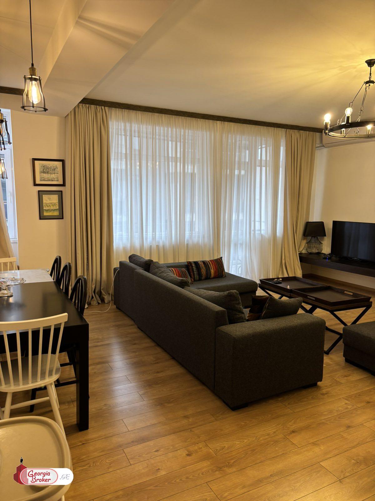 იყიდება ახალი გარემონტებული 5 ოთახიანი ბინა