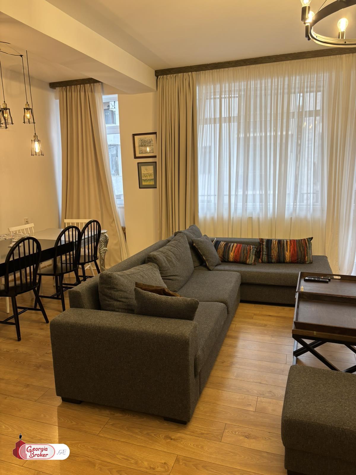 იყიდება ახალი გარემონტებული 5 ოთახიანი ბინა