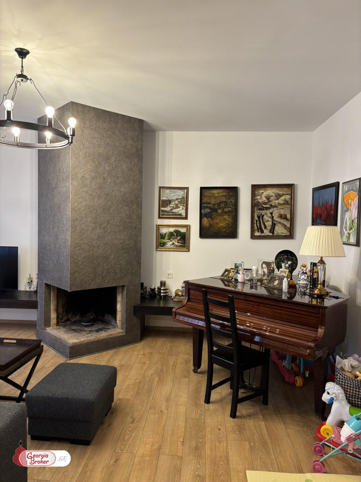 იყიდება ახალი გარემონტებული 5 ოთახიანი ბინა