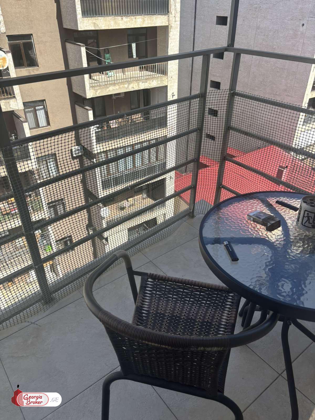 იყიდება ახალი გარემონტებული 5 ოთახიანი ბინა