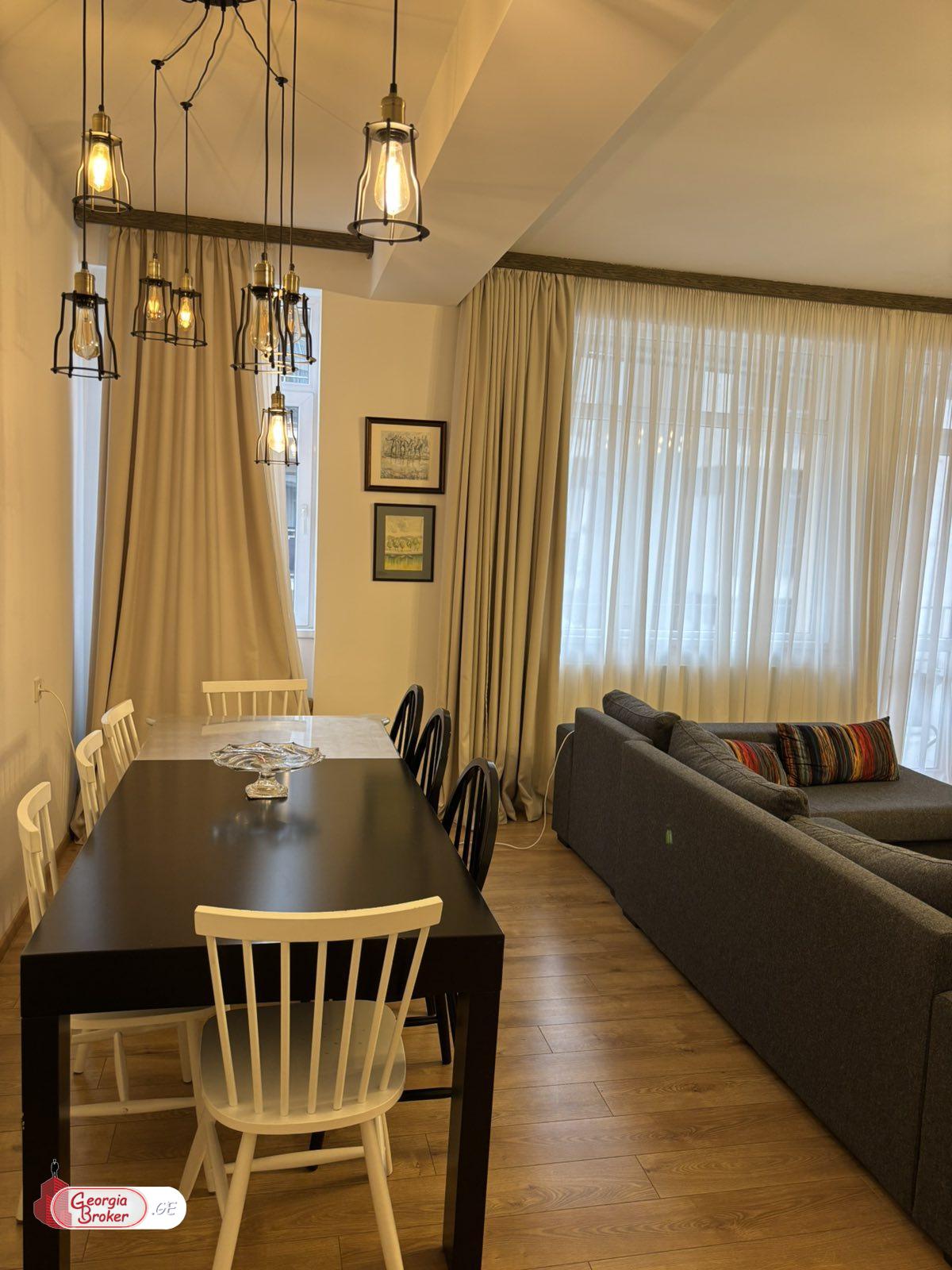 იყიდება ახალი გარემონტებული 5 ოთახიანი ბინა