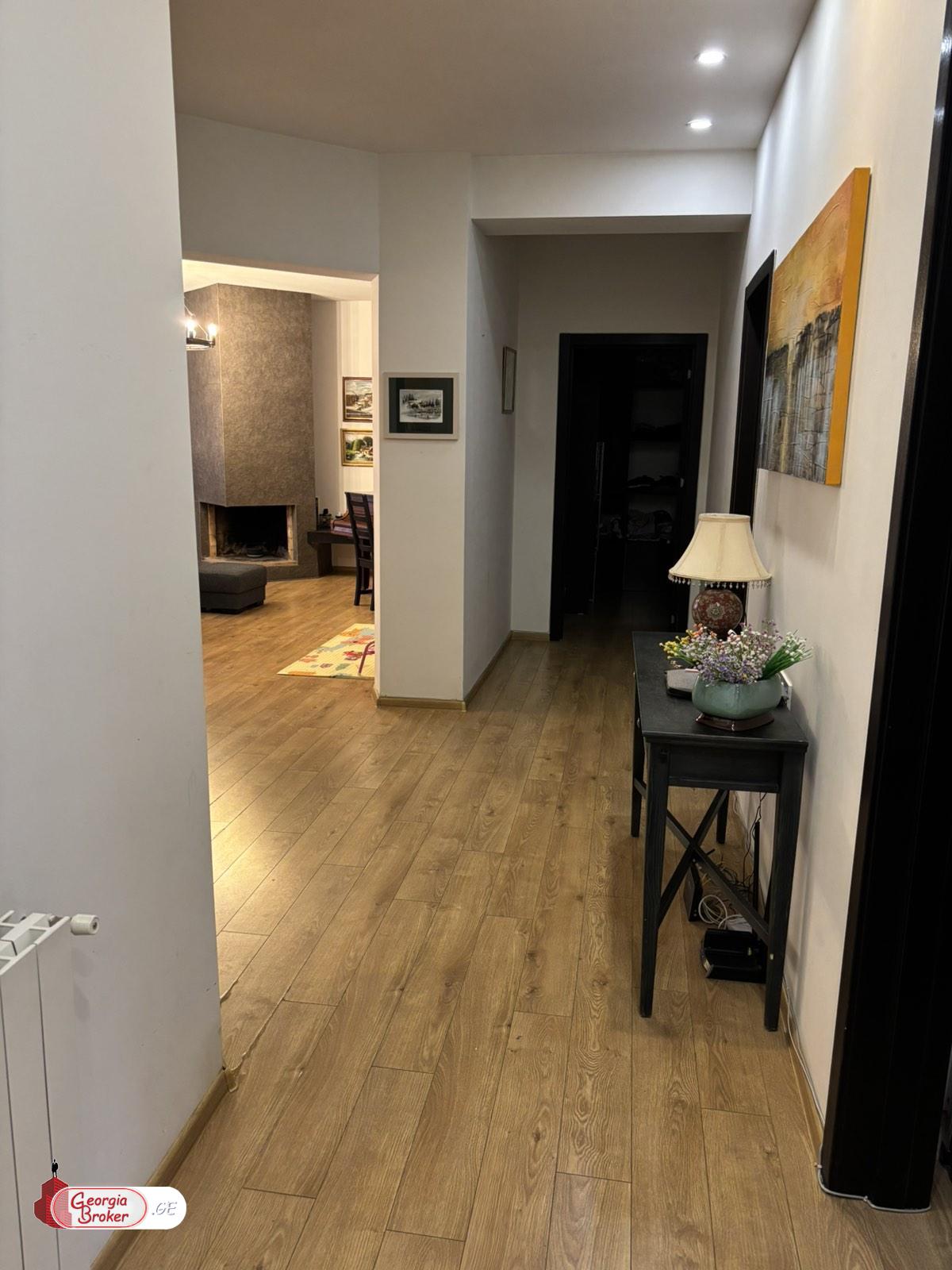 იყიდება ახალი გარემონტებული 5 ოთახიანი ბინა