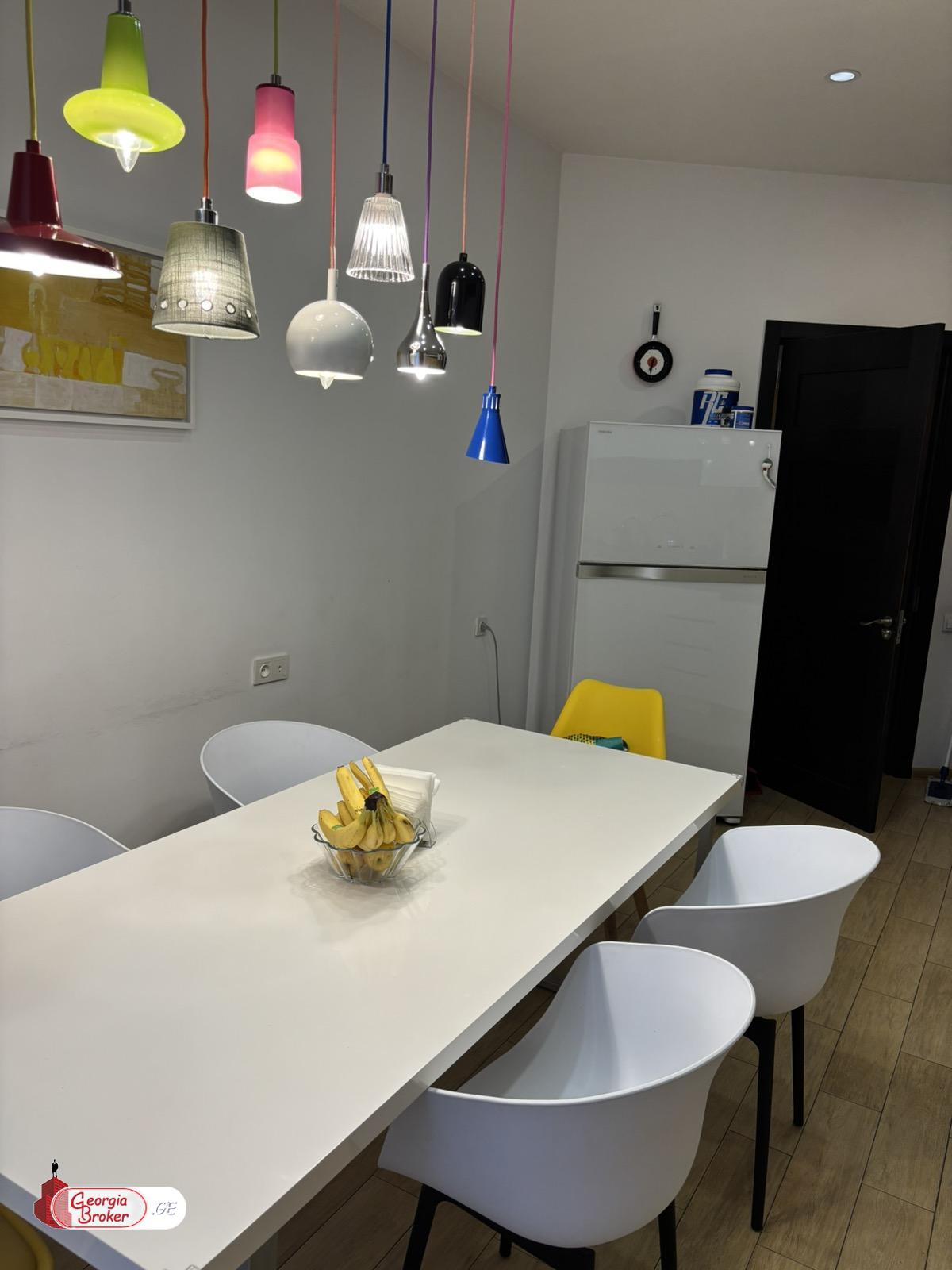 იყიდება ახალი გარემონტებული 5 ოთახიანი ბინა