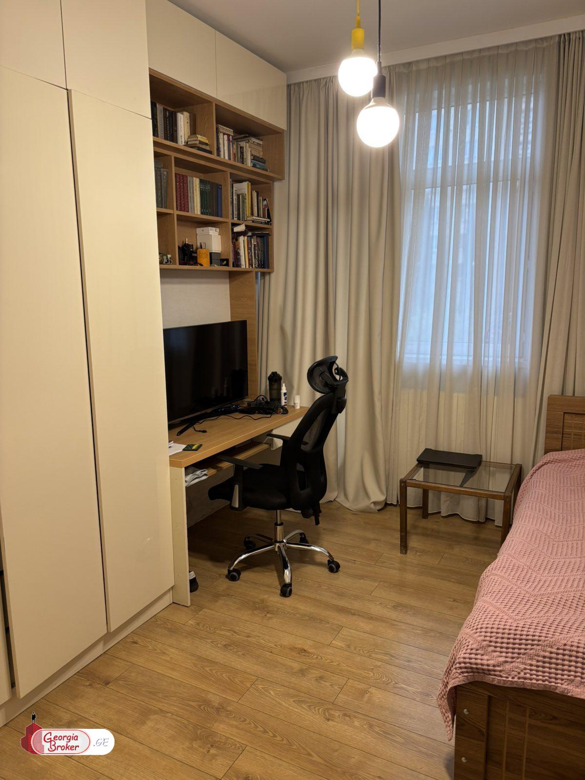 იყიდება ახალი გარემონტებული 5 ოთახიანი ბინა