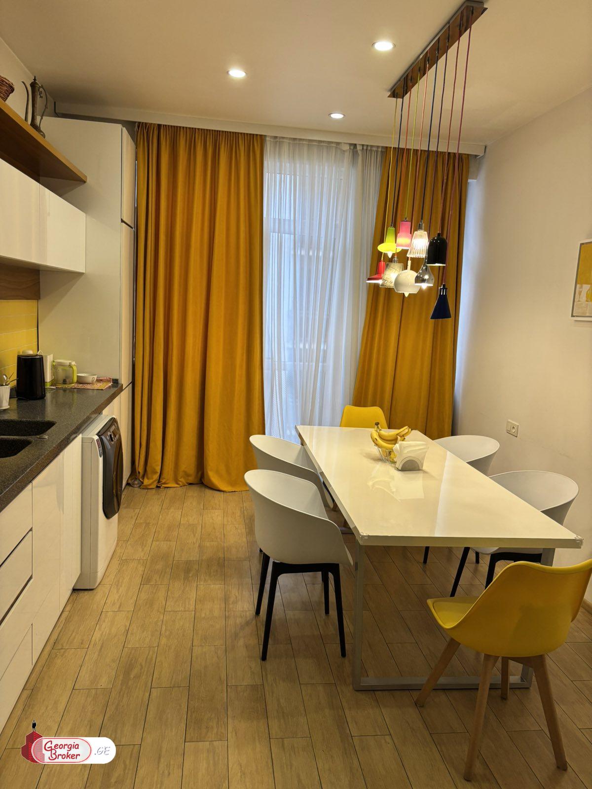 იყიდება ახალი გარემონტებული 5 ოთახიანი ბინა