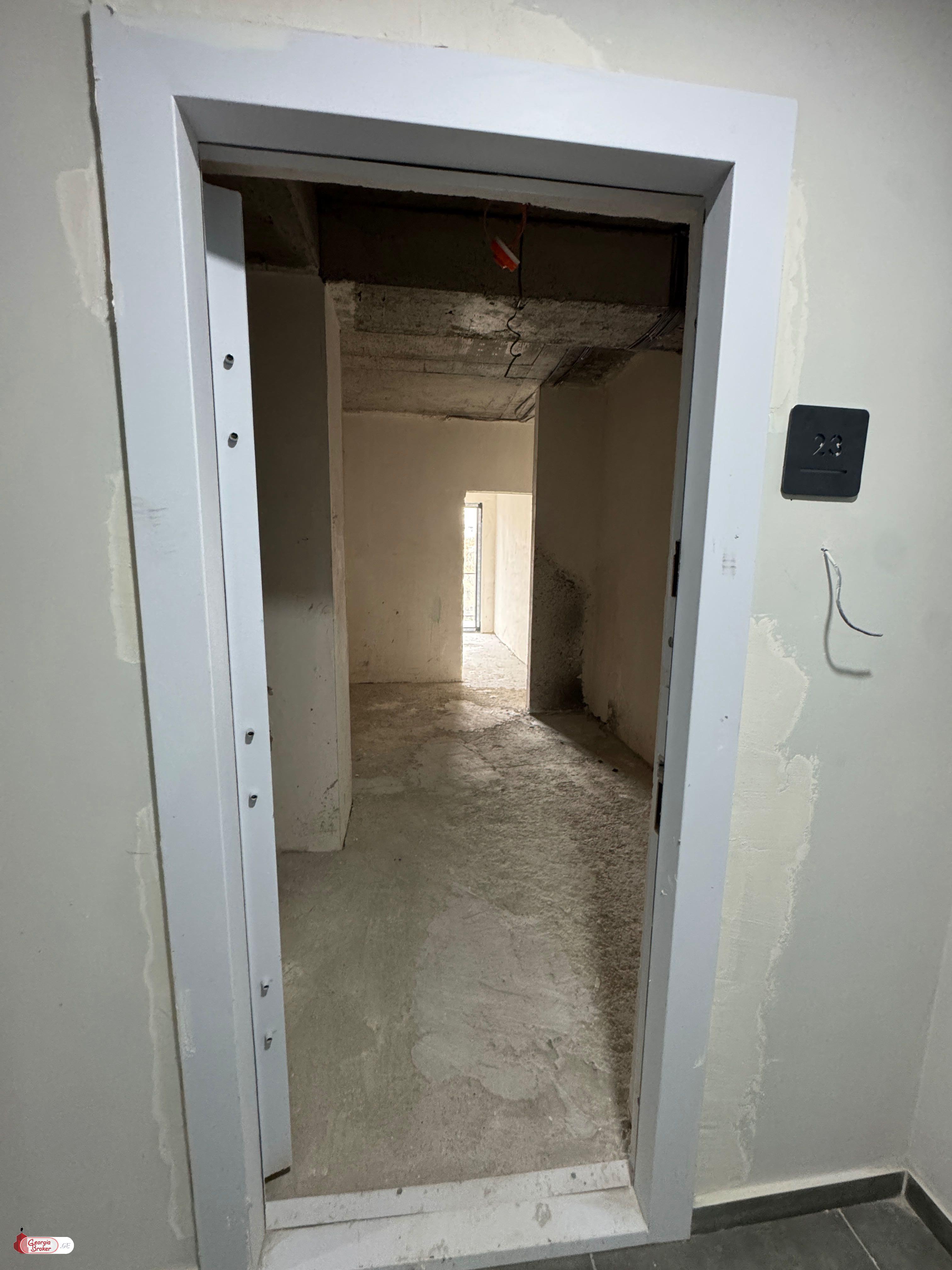 იყიდება ახალი აშენებული 4 ოთახიანი ბინა