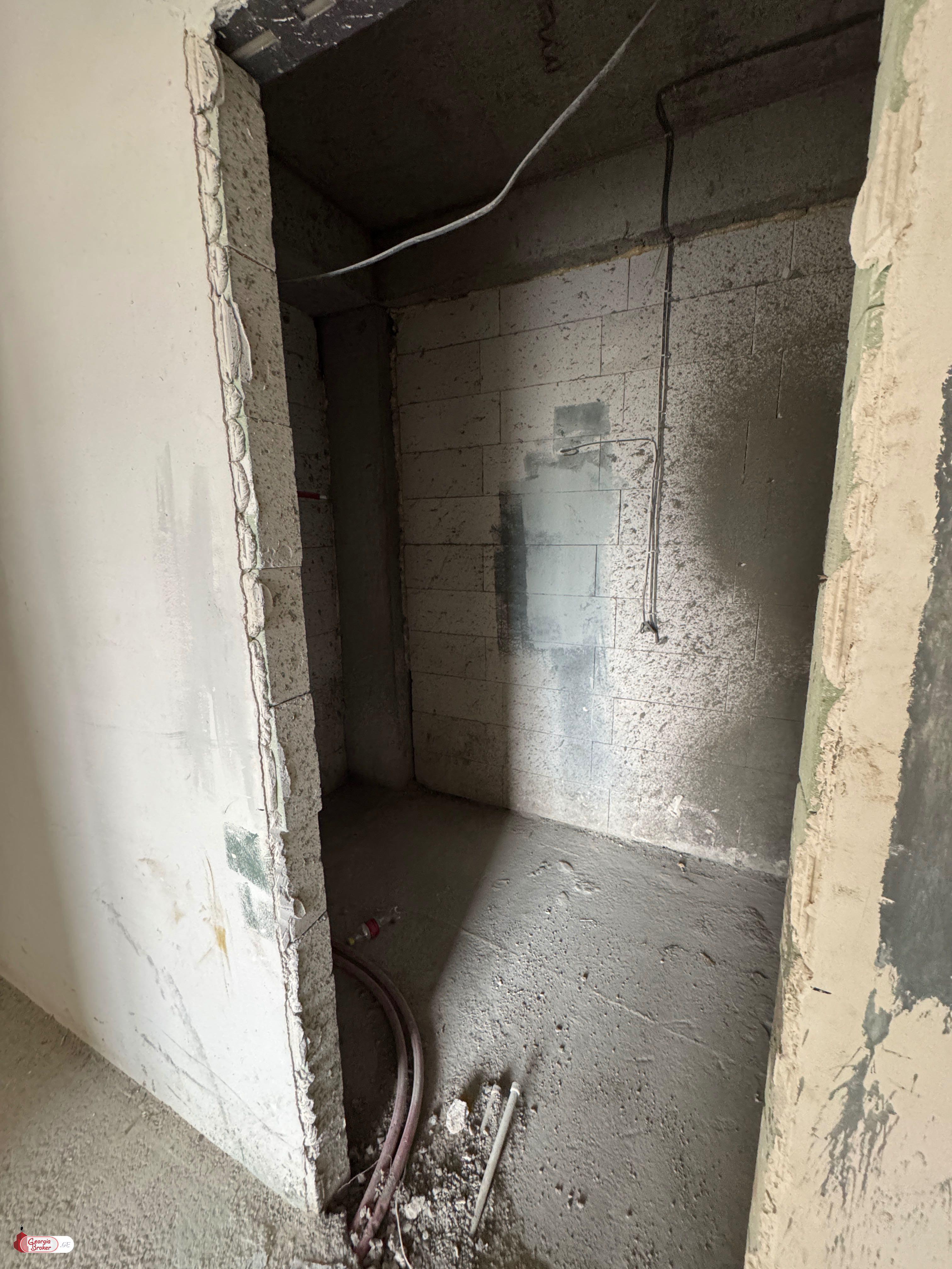 იყიდება ახალი აშენებული 4 ოთახიანი ბინა