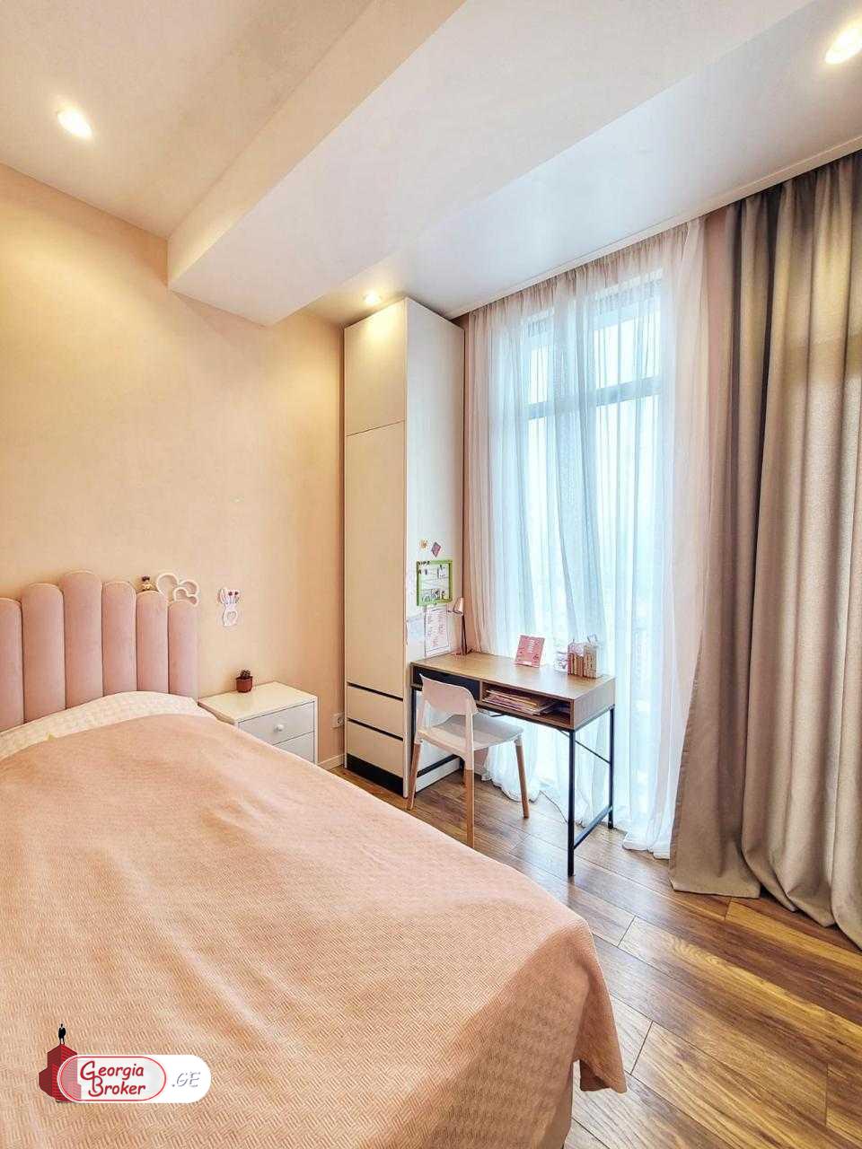 იყიდება ახალი გარემონტებული 4 ოთახიანი ბინა