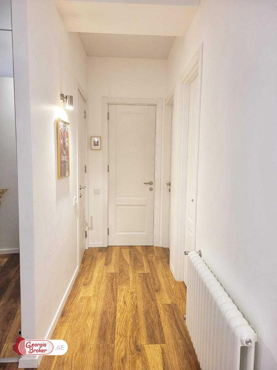იყიდება ახალი გარემონტებული 4 ოთახიანი ბინა