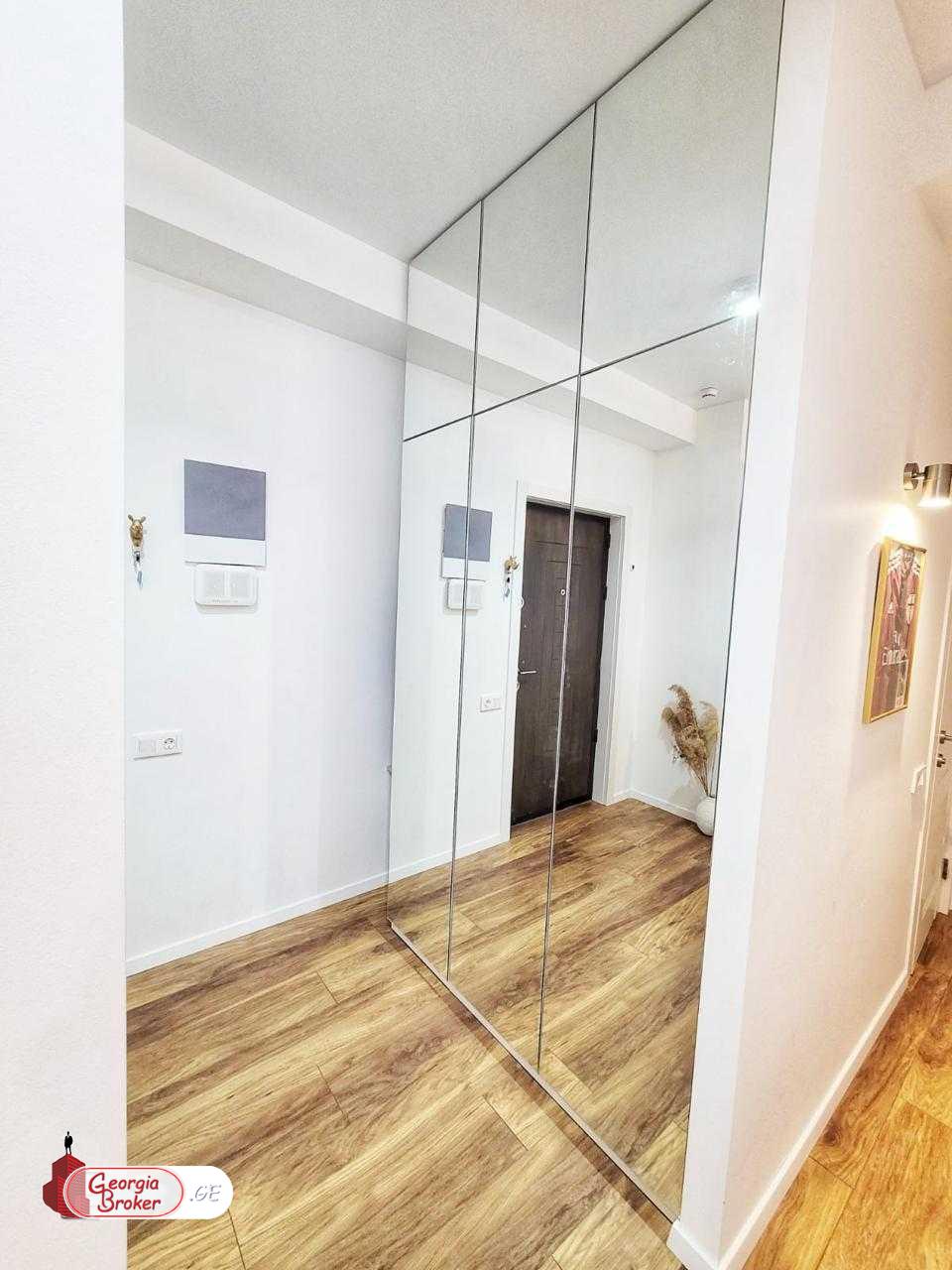 იყიდება ახალი გარემონტებული 4 ოთახიანი ბინა