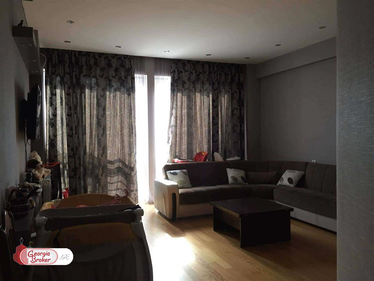 продается квартира с новым ремонтом 4-комнаты