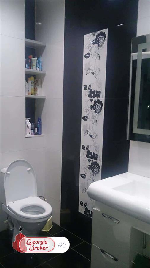 продается квартира с новым ремонтом 4-комнаты