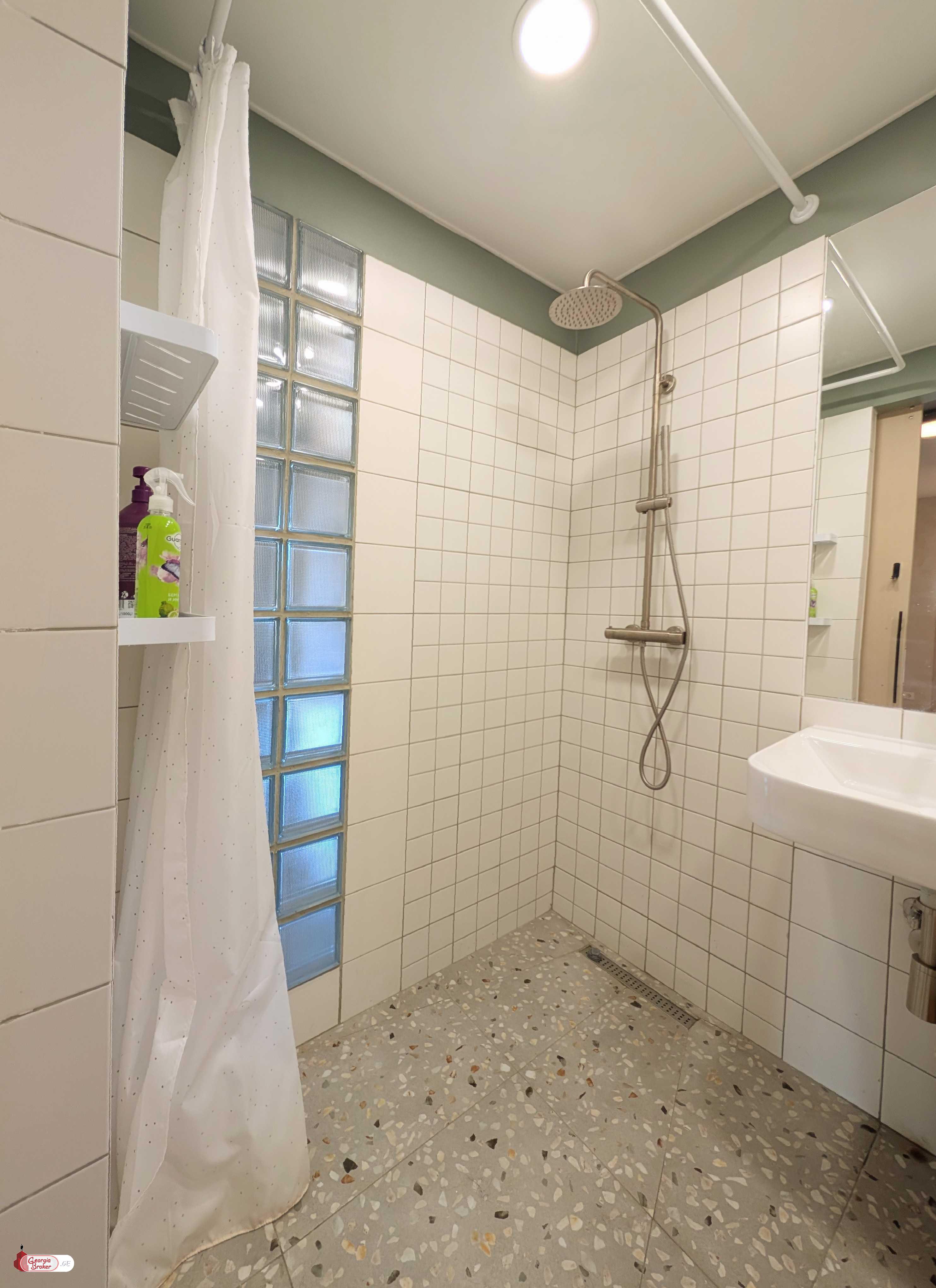 იყიდება ახალი გარემონტებული 2 ოთახიანი ბინა