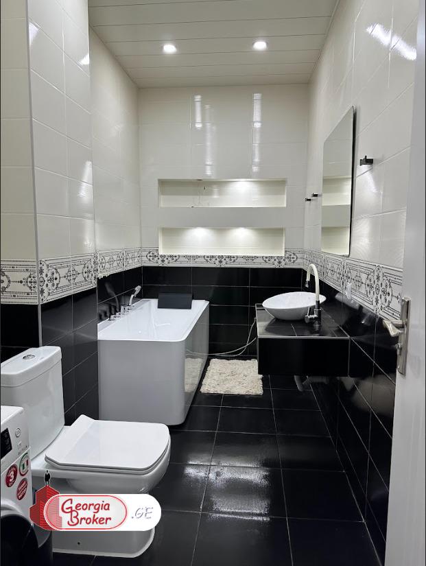 იყიდება ახალი გარემონტებული 4 ოთახიანი ბინა