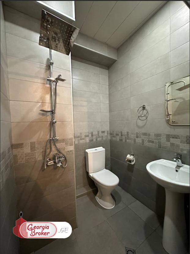 იყიდება ახალი გარემონტებული 4 ოთახიანი ბინა