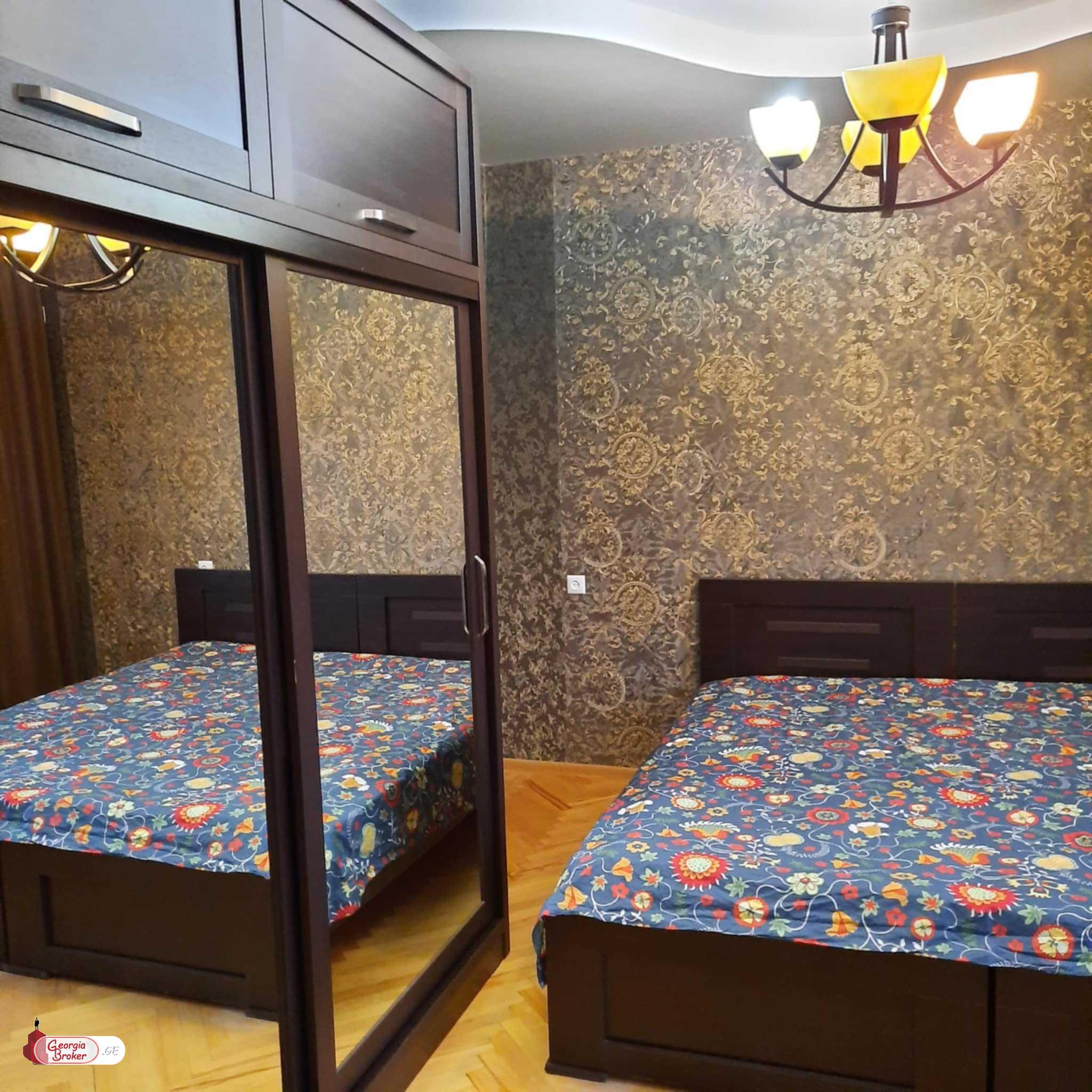 продается квартира с новым ремонтом 4-комнаты