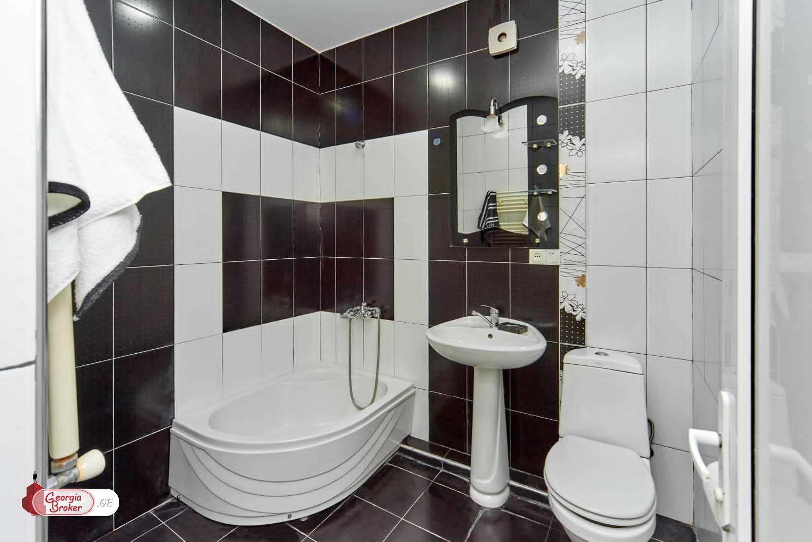 продается дом с новым ремонтом 6-комнат