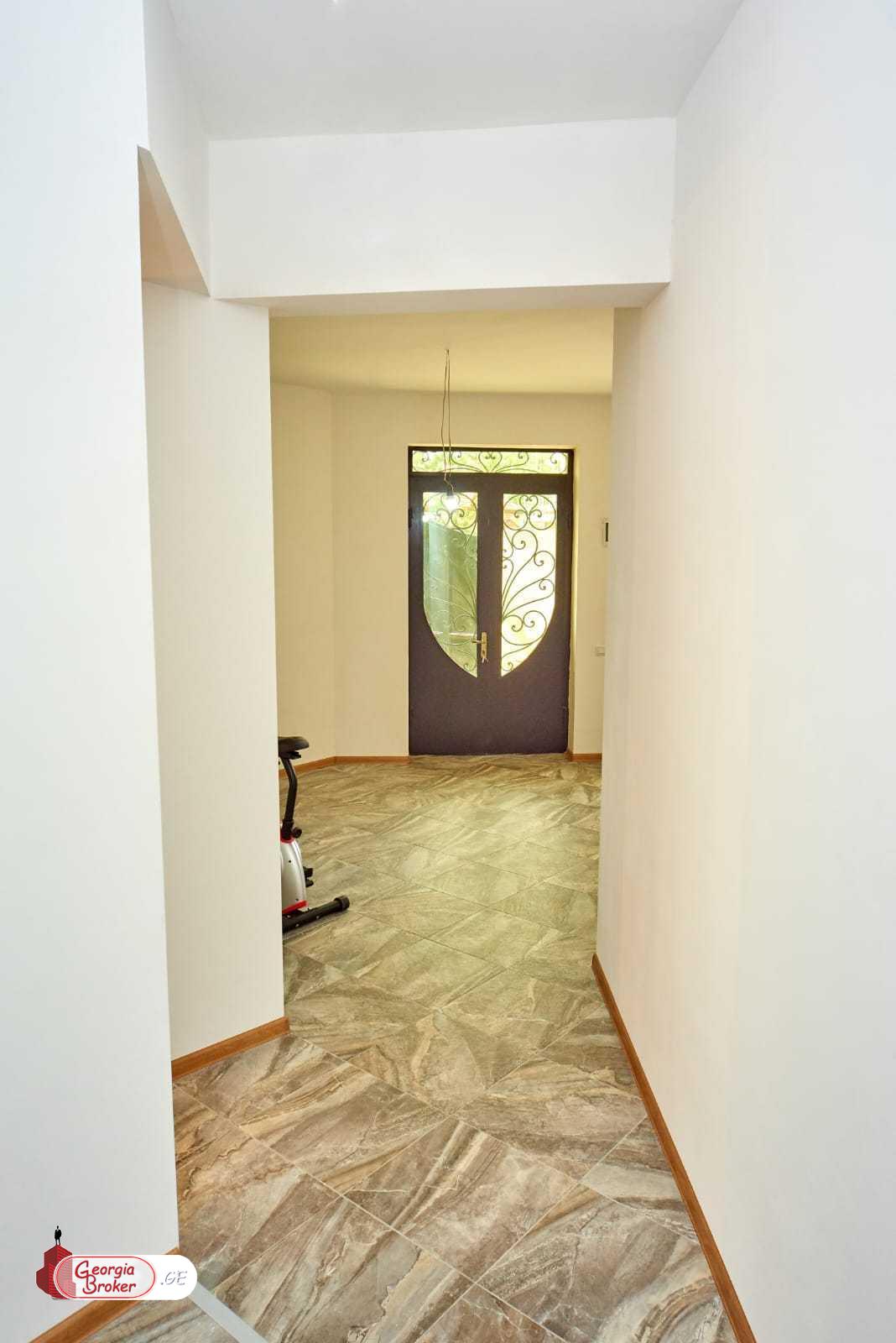 продается дом с новым ремонтом 6-комнат