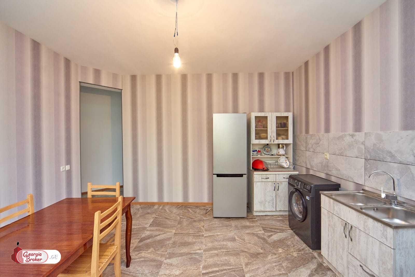 продается дом с новым ремонтом 6-комнат