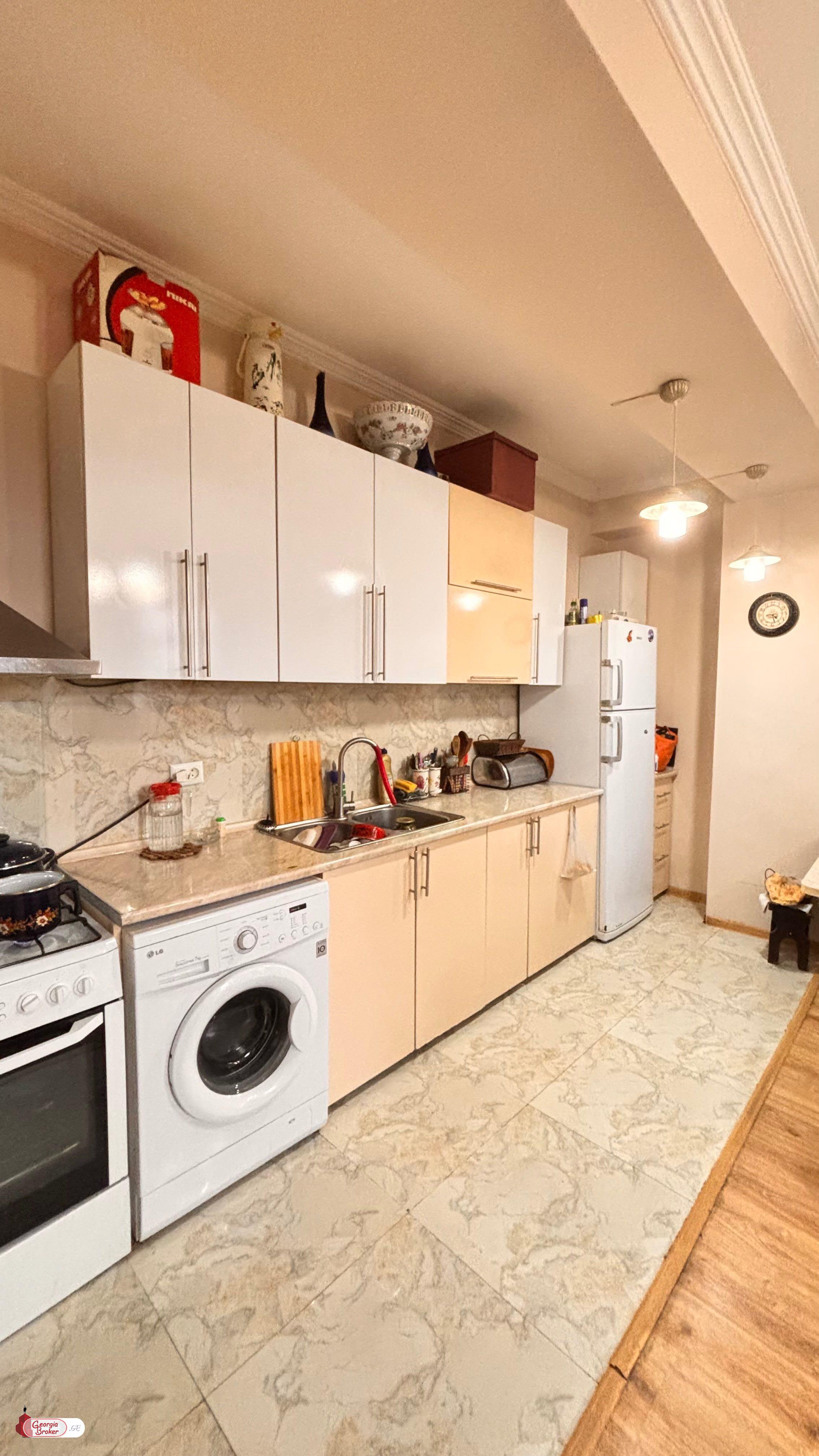 იყიდება ახალი გარემონტებული 3 ოთახიანი ბინა