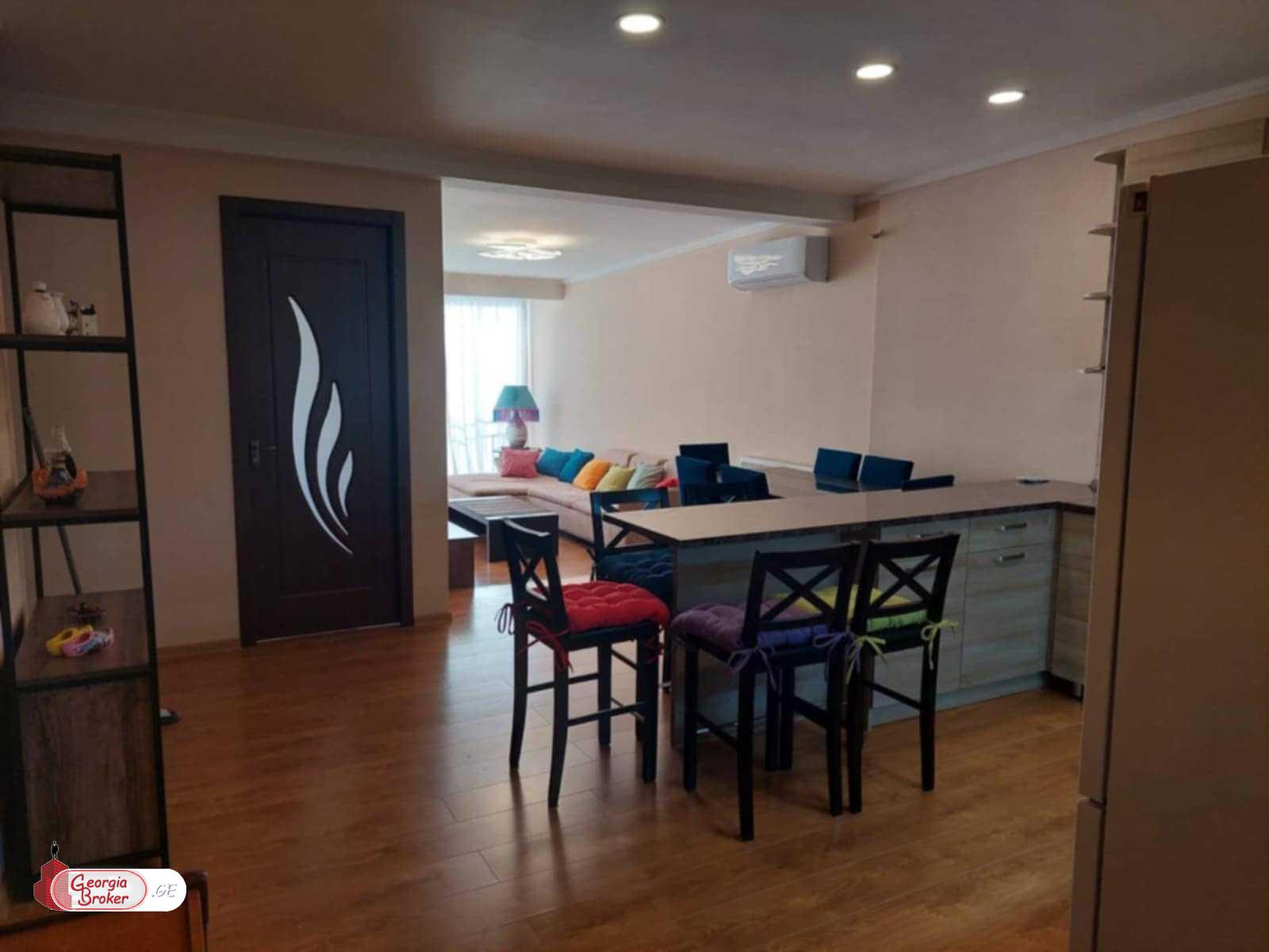 იყიდება ახალი გარემონტებული 4 ოთახიანი ბინა