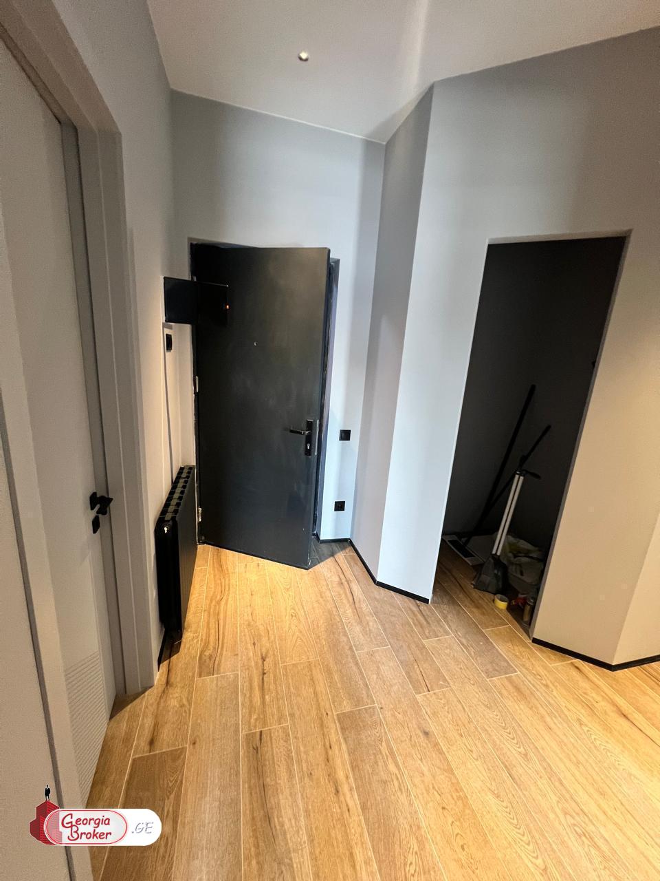 продается квартира с новым ремонтом 3-комнаты