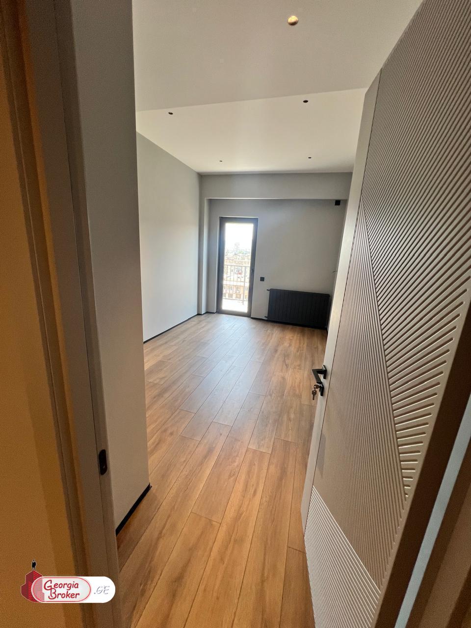 продается квартира с новым ремонтом 3-комнаты