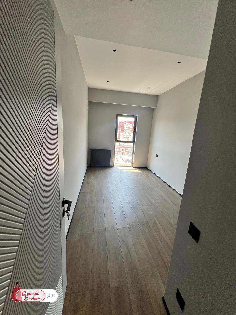 продается квартира с новым ремонтом 3-комнаты